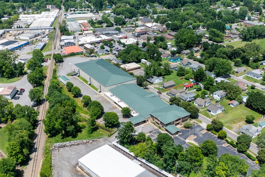 More Photos Of 172 Riverbend St, Waynesville Manufacturing For Lease