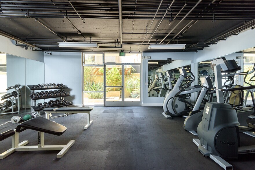 More Photos Of 7230 Franklin Ave, Los Angeles Apartments For Sale