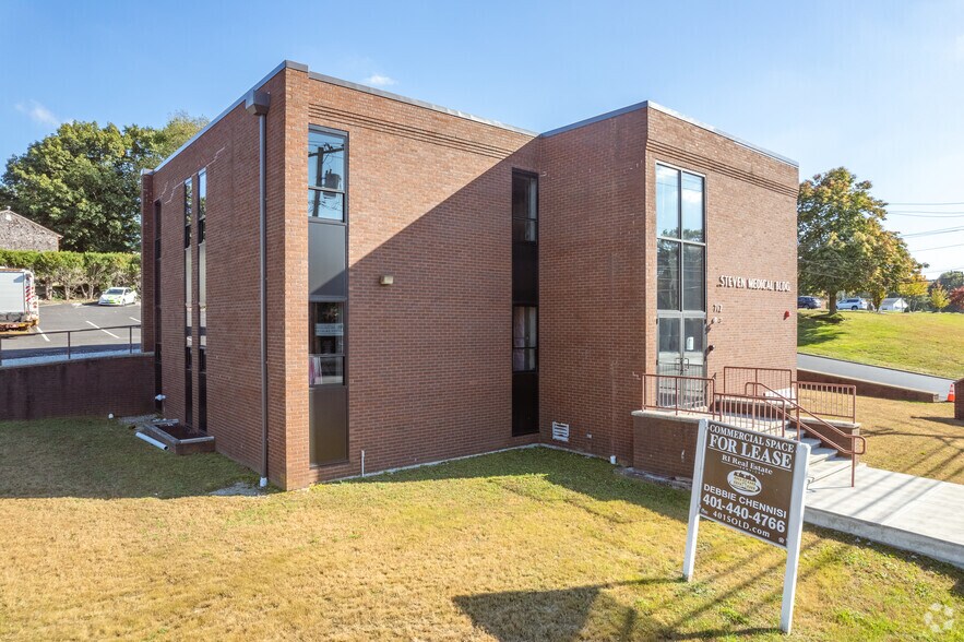 More Photos Of 712 Oaklawn Ave, Cranston Medical For Sale
