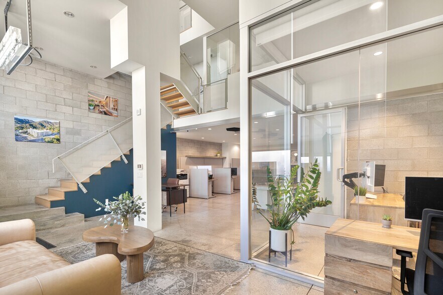 More Photos Of 1324 Abbot Kinney Blvd, Venice Specialty For Lease
