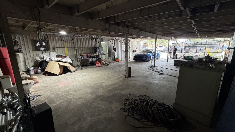 More Photos Of 2376 Ventura Blvd, Camarillo Auto Repair For Lease