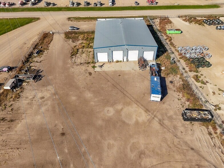 More Photos Of 5042 Jackson St, Williston Warehouse For Lease