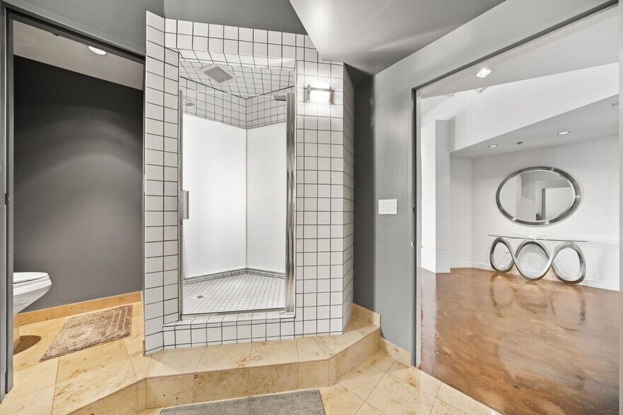 More Photos Of 1314 NW Irving St, Portland Office For Sale