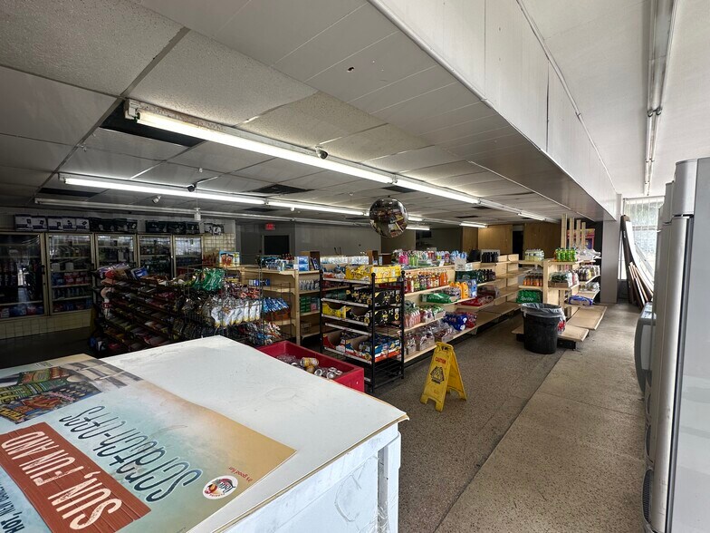 More Photos Of 1345 Kathleen Rd, Lakeland General Retail For Sale