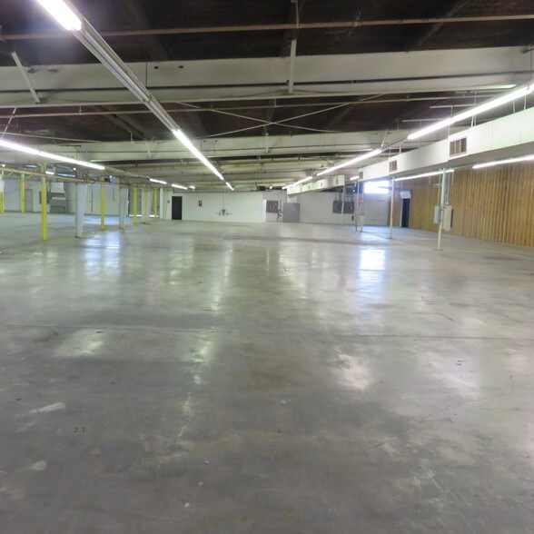 More Photos Of 2525 N Center St, Bonham Manufacturing For Lease