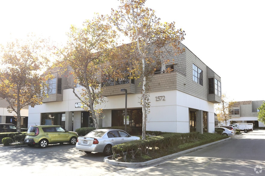 More Photos Of 1572 N Batavia St, Orange Light Manufacturing For Sale