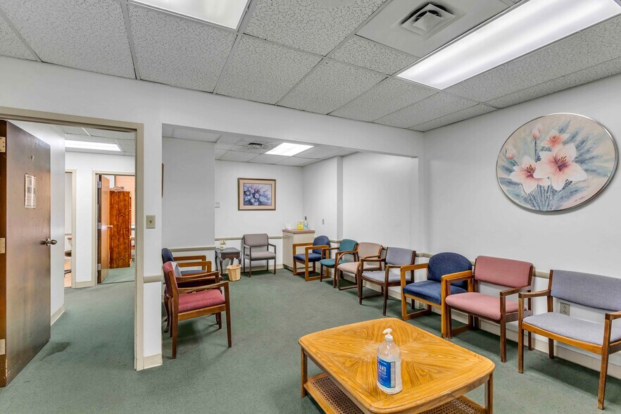 More Photos Of 125 E Broad St, Elyria Office For Sale