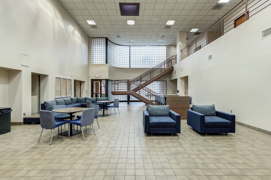 More Photos Of 3802-3806 Interstate 27, Lubbock Office For Sale