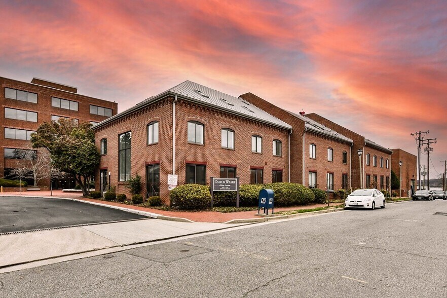 More Photos Of 105 Oronoco St, Alexandria Office For Lease