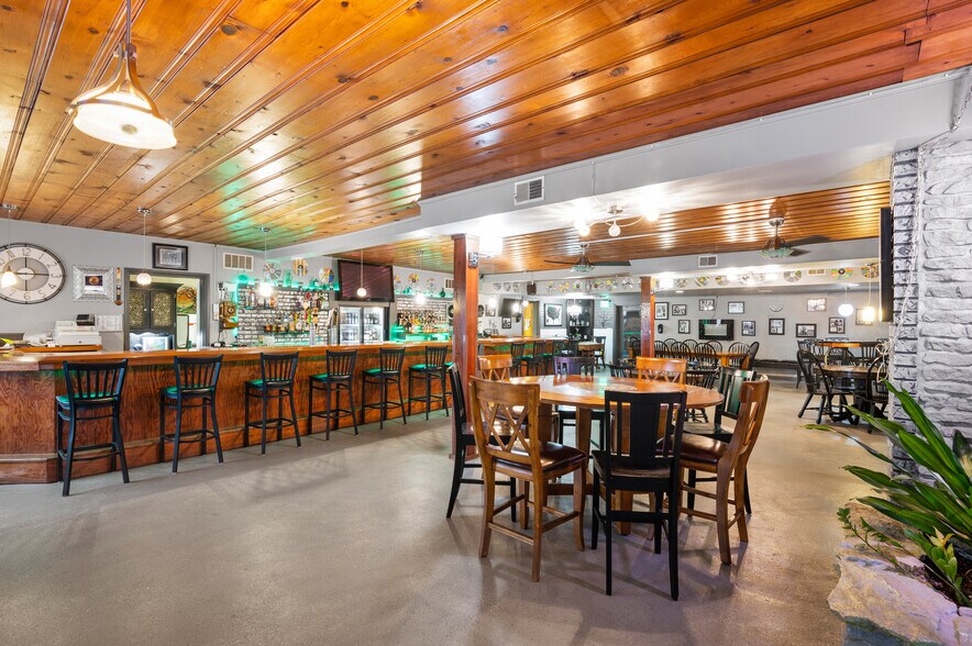 More Photos Of 17001 IN-3, Eaton Bar For Sale