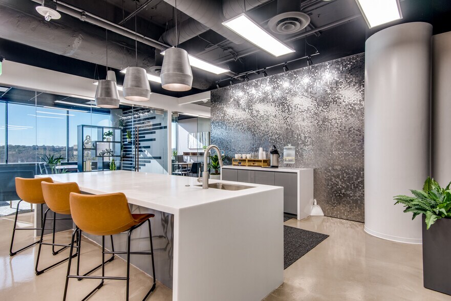 More Photos Of 511 E John Carpenter Fwy, Irving Coworking Space