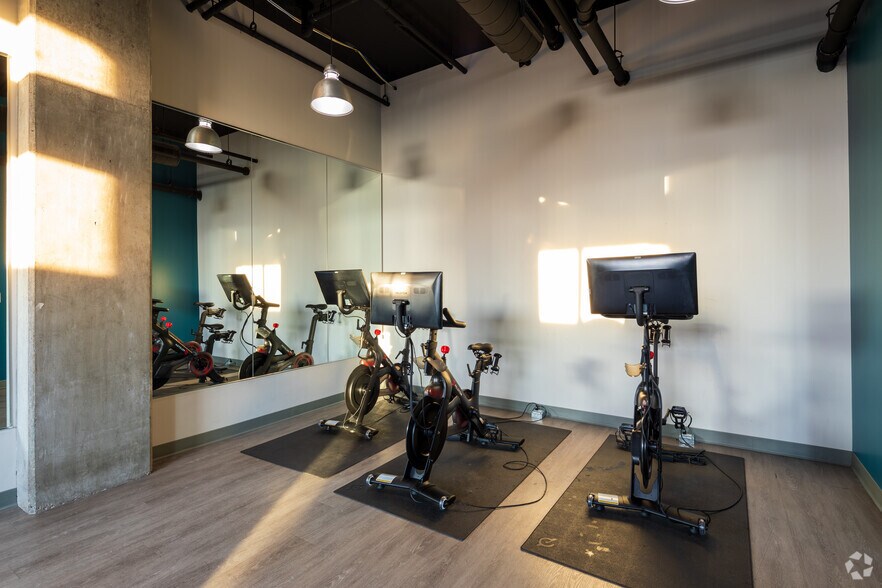 More Photos Of 500 N Milwaukee Ave, Chicago Apartments For Lease