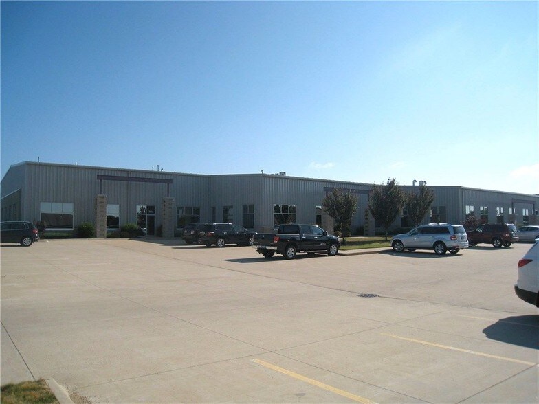 Primary Photo Of 921-929 Marthas Way, Hiawatha Light Distribution For Sale