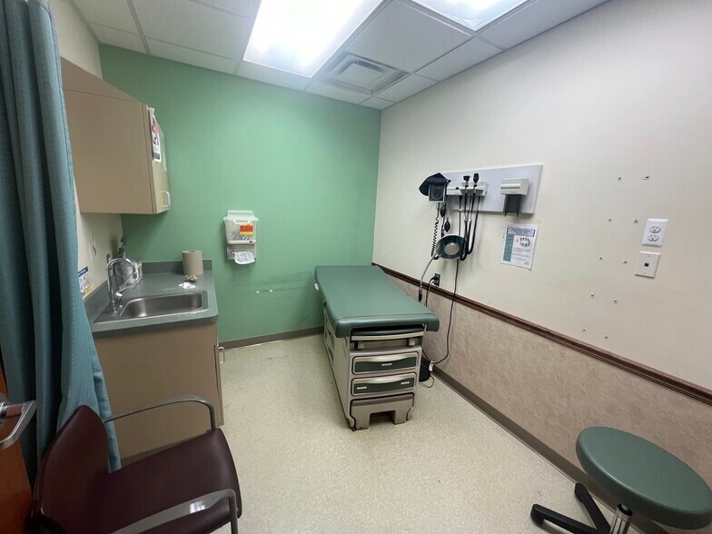 More Photos Of 60 E Warren Ave, Detroit Medical For Lease