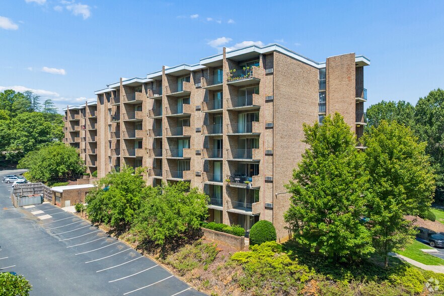 Primary Photo Of 600 Martin Luther King Jr Blvd, Chapel Hill Apartments For Sale