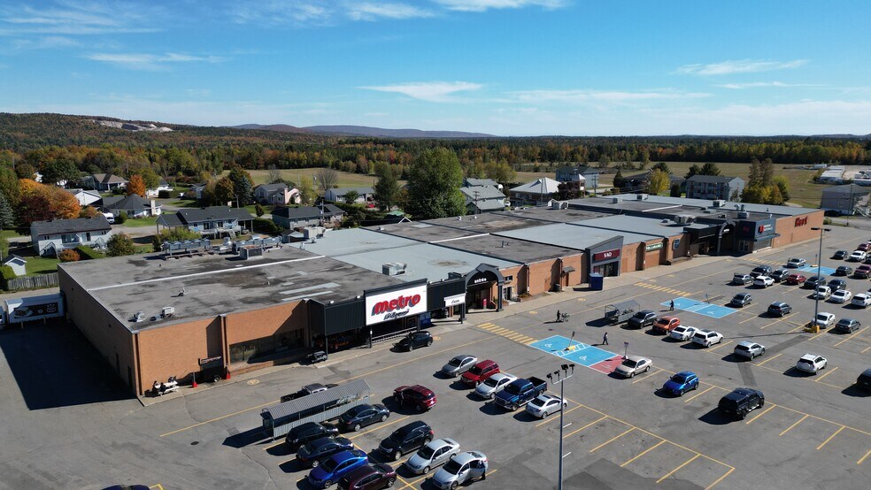 Primary Photo Of 333 Côte Joyeuse, St-Raymond Storefront For Lease