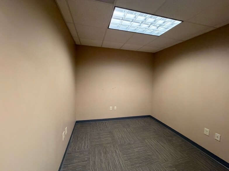 More Photos Of 47 Alice Dr, Akron Office For Lease