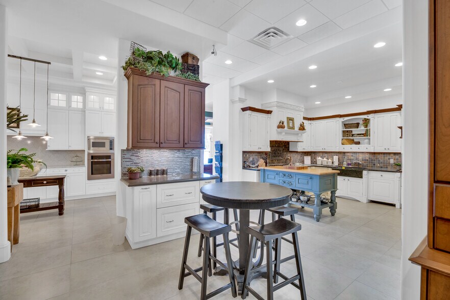 More Photos Of 2216 US 1, Vero Beach General Retail For Sale