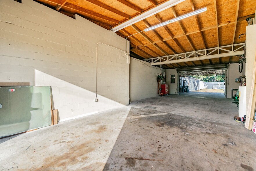 More Photos Of 4615 N 34th St, Tampa Warehouse For Sale
