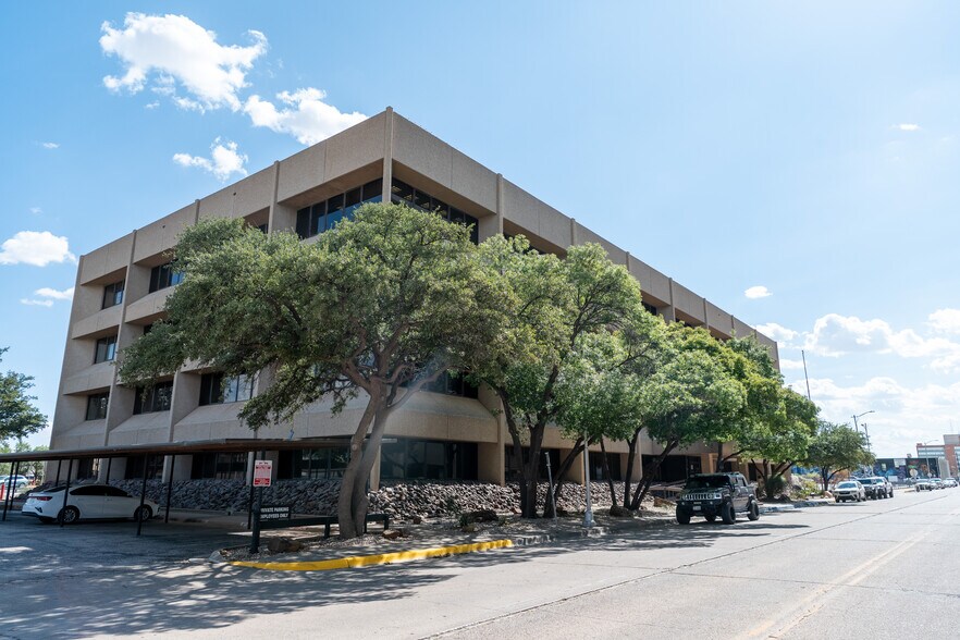 More Photos Of 125 W Missouri Ave, Midland Office For Lease