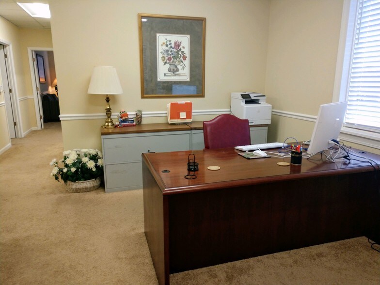 More Photos Of 511 Shepherd St, Winston-Salem Office For Lease