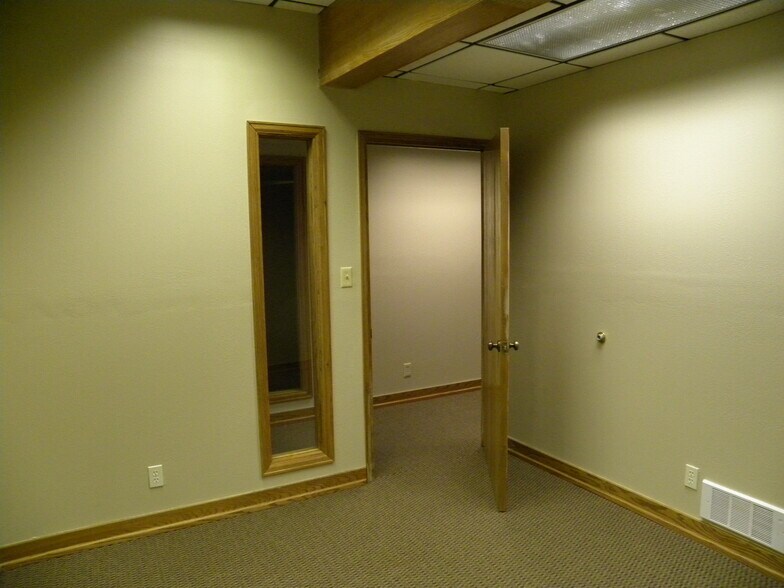 More Photos Of 305 SW Wyoming, Casper Office For Sale