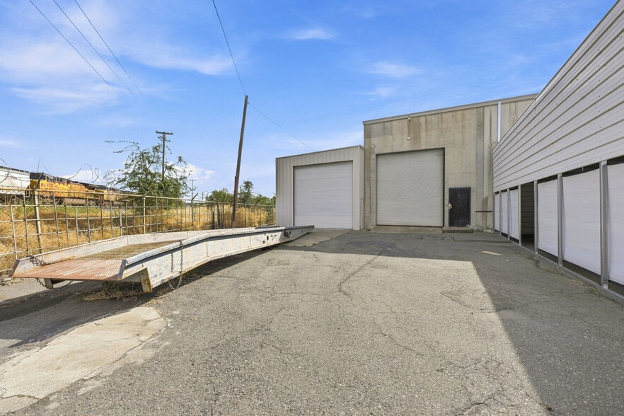 More Photos Of 905-909 Fee Dr, Sacramento Service For Sale