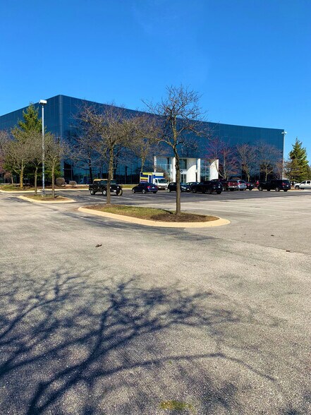 More Photos Of 650 E Algonquin Rd, Schaumburg Office For Lease