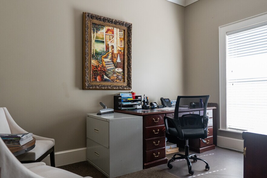 More Photos Of 40 Northtown Dr, Jackson Office Residential For Sale