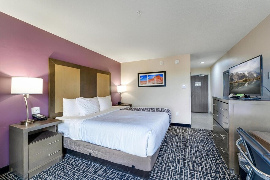 More Photos Of 465 S 100 E, Kanab Hospitality For Sale