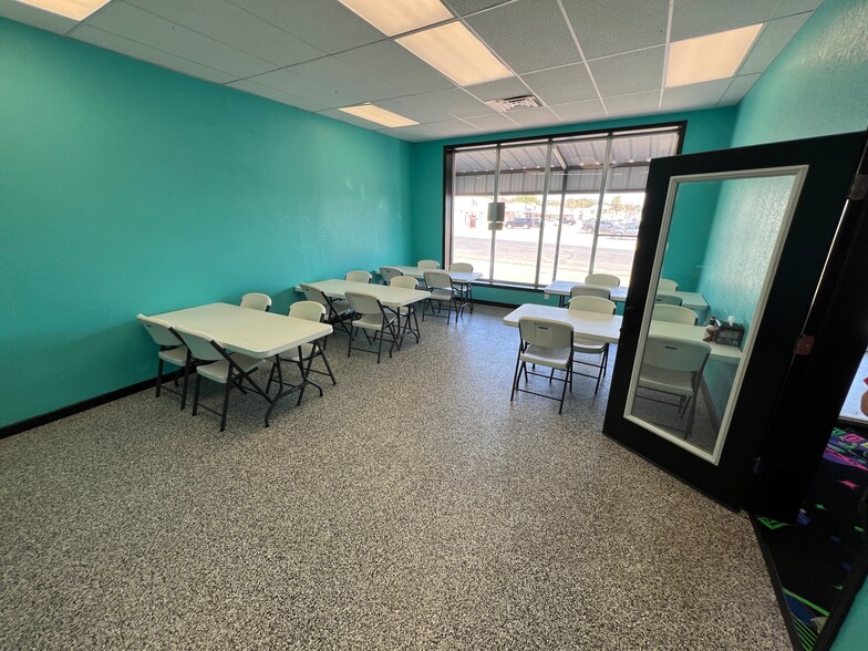 More Photos Of 1910 35th St, Snyder Sports And Entertainment For Sale