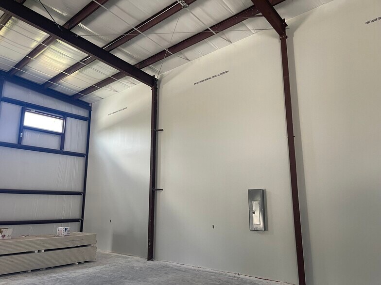 More Photos Of 32223 Tamina Rt, Magnolia Flex For Lease