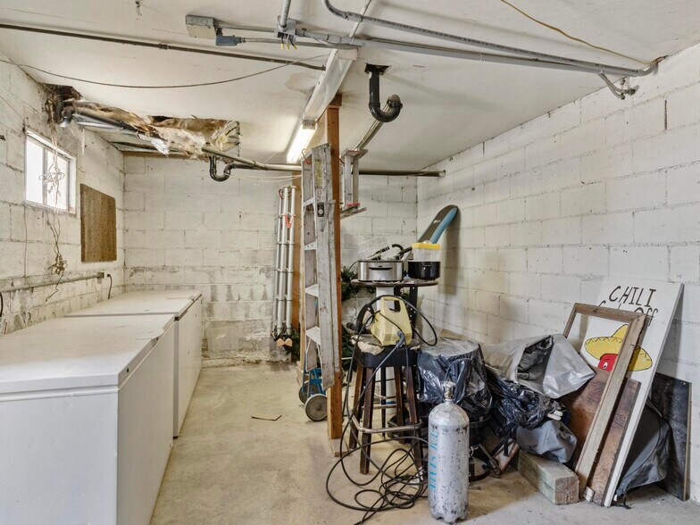 More Photos Of 1015 Chestnut St, Carlin Convenience Store For Sale