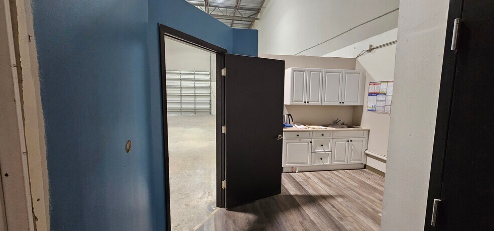 More Photos Of 10501 S Orange Ave, Orlando Light Manufacturing For Sale