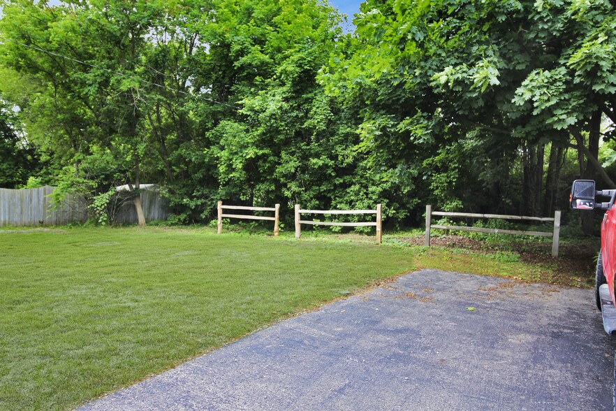 More Photos Of 8685 Highland Rd, White Lake Office For Sale