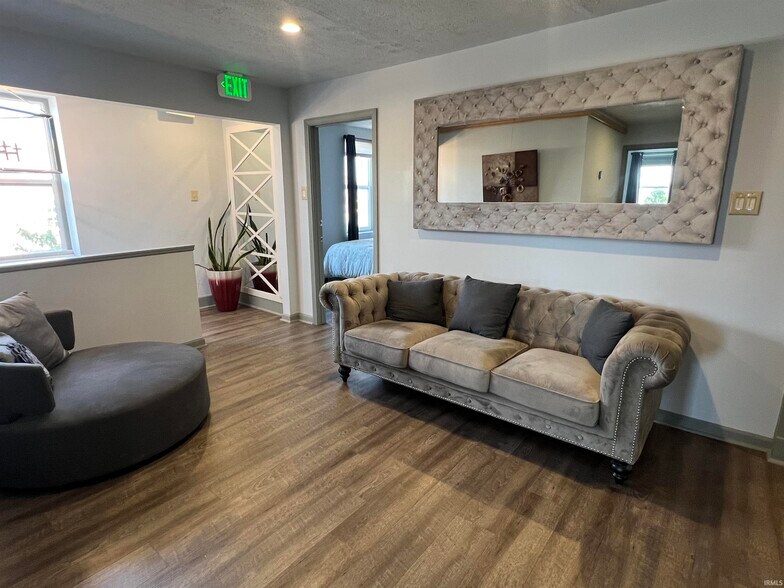 More Photos Of 128 W Walnut St, Kokomo Flex For Sale