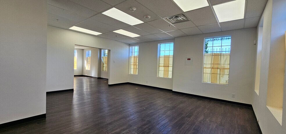 More Photos Of 3445 Highland Rd, Dallas Office For Sale