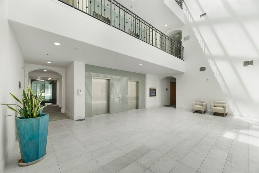 More Photos Of 2535 Townsgate Rd, Westlake Village Unknown For Lease