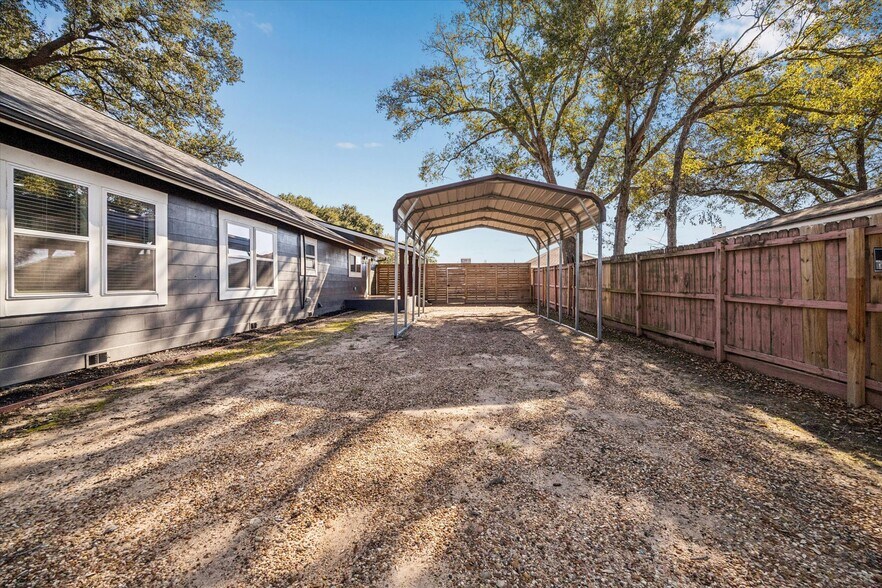 More Photos Of 5235 E 5th St, Katy Flex For Sale