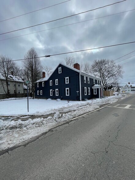 More Photos Of 3 Portsmouth Ave, Exeter General Retail For Lease