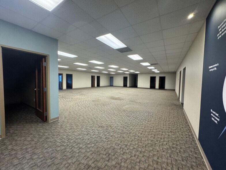 More Photos Of 5601 Market St, Wilmington Office For Sale
