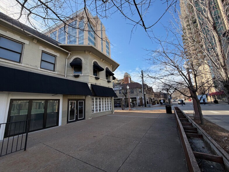 More Photos Of 4590 Laclede Ave, Saint Louis Restaurant For Lease