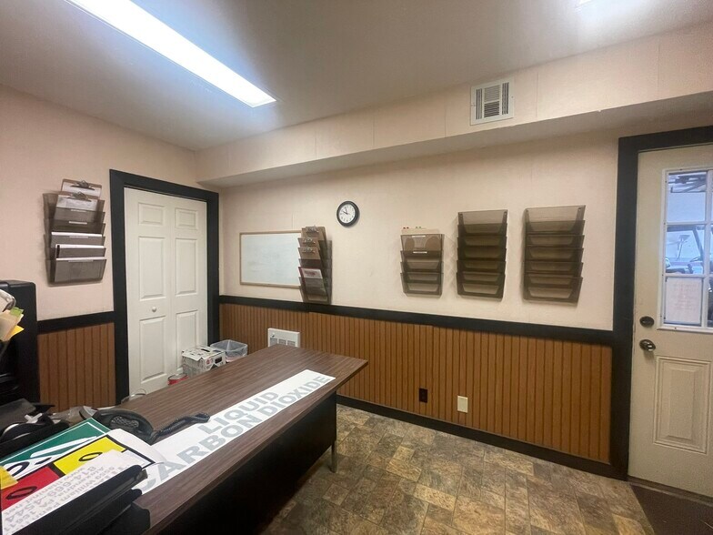 More Photos Of 5559 William Penn Hwy, Alexandria Warehouse For Sale