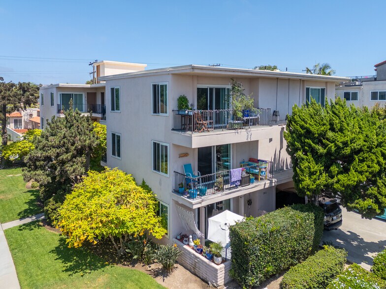 More Photos Of 1102 Pacific Beach Dr, San Diego Apartments For Sale