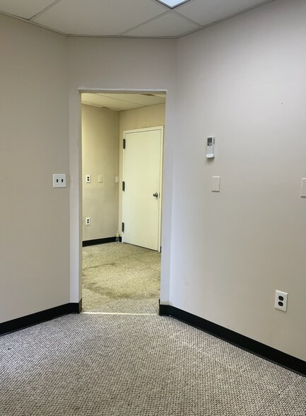 More Photos Of 3626-3628 E Tremont Ave, Bronx Medical For Lease