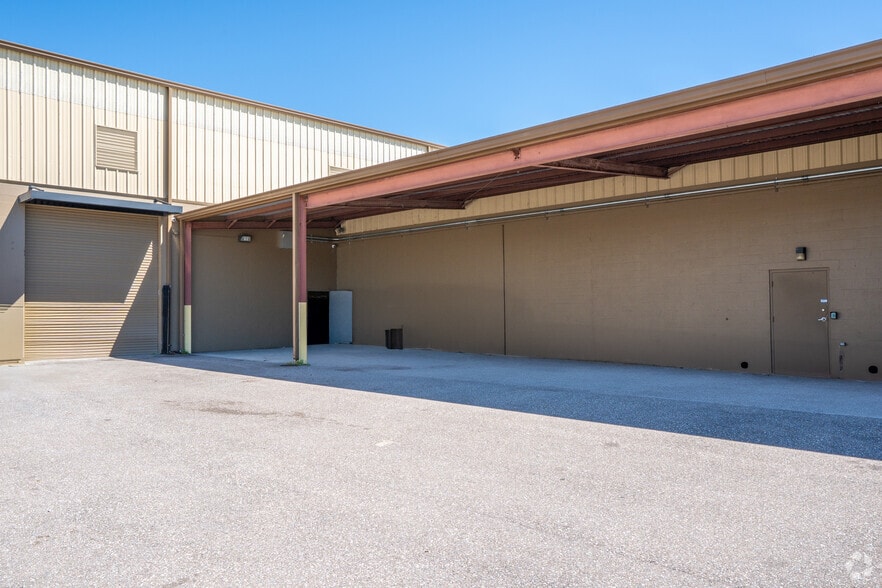More Photos Of 6914 Asphalt Ave, Tampa Warehouse For Lease