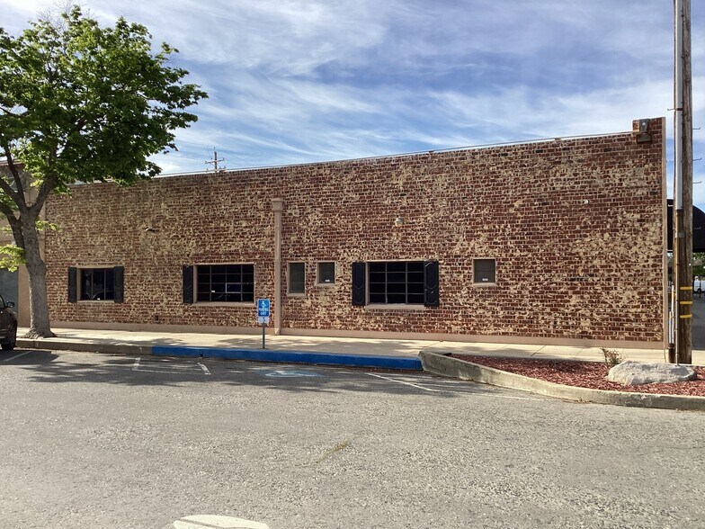 More Photos Of 495-497 5th St, Gustine Storefront For Lease