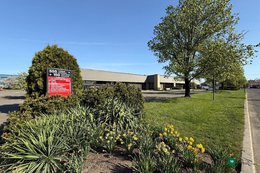 More Photos Of 555 Lordship Blvd, Stratford Showroom For Sale