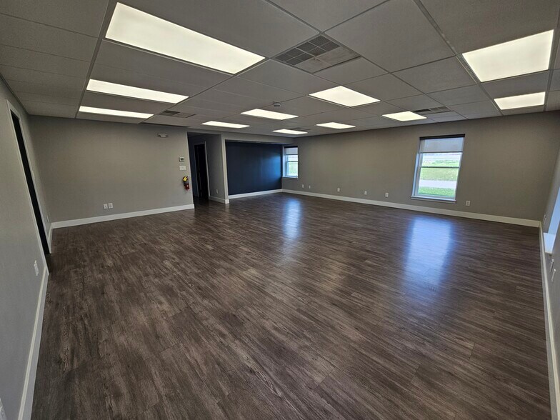More Photos Of 1314 Barnhart Rd, Troy Office For Lease
