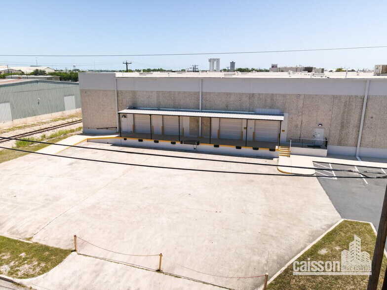 More Photos Of 4311 Director Dr, San Antonio Warehouse For Lease